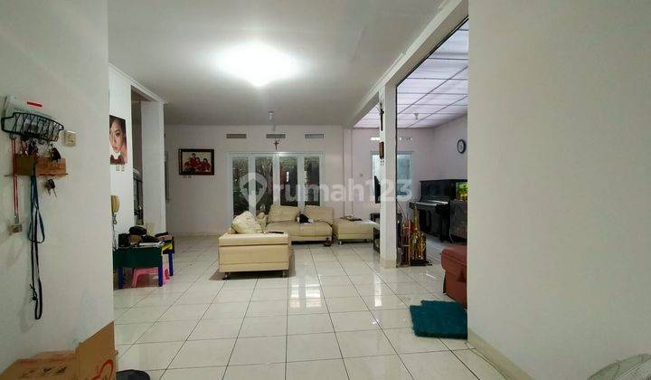 Rumah 2 Lantai Semifurnish di Kota Baru Parahyangan, Hadap Timur 1