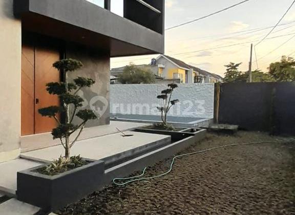 Luxury House in Pancanaka Royal Garden, Cimahi with a Swimming Pool 2