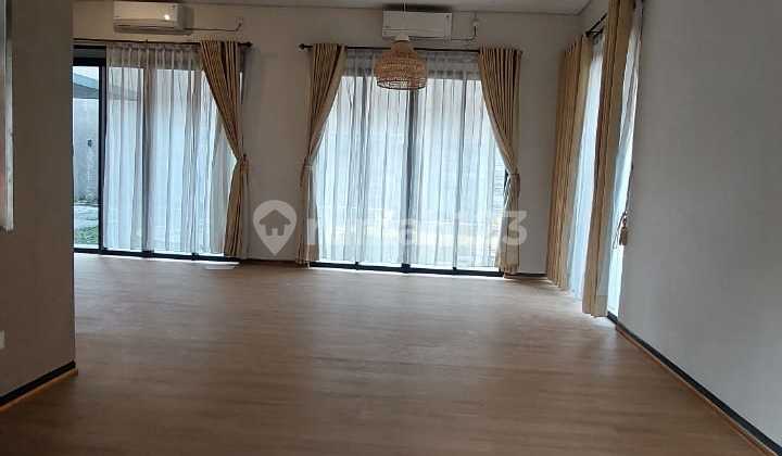 Rumah di Kamandaka Kota Baru Parahyangan, Bandung Mewah 2 Lantai Hook Rumah di Kamandaka Kota Baru Parahyangan, Bandung Mewah 2 Lantai Hook