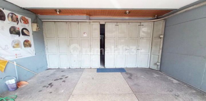 For Sale 3-Story Shop House in Sarijadi Bandung, Strategic Location &amp; Move-In Ready!