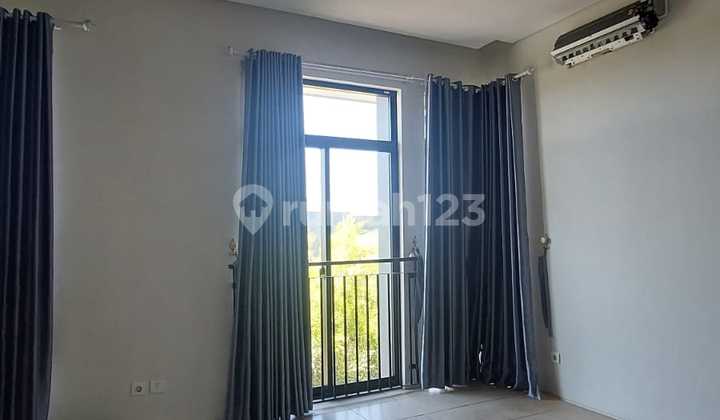 Rumah Modern di Kota Baru Parahyangan,Bandung dekat Lapangan Golf 2