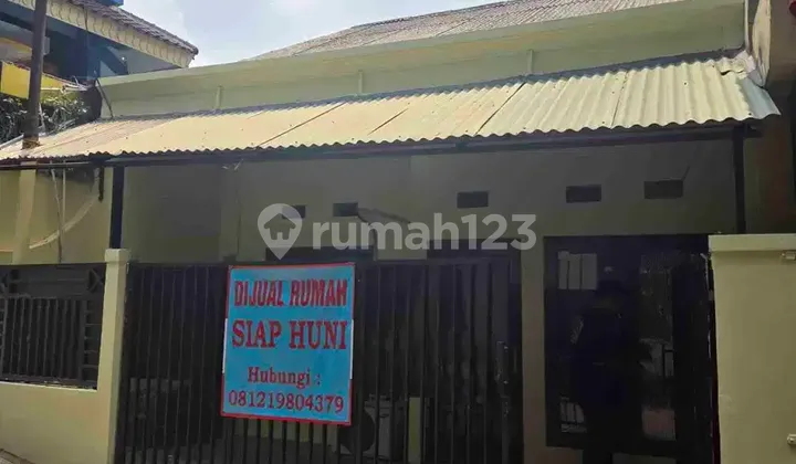 sell ready-to-live house, very strategic, suitable for business, close to the highway sell ready-to-live house, very strategic, suitable for business, close to the highway