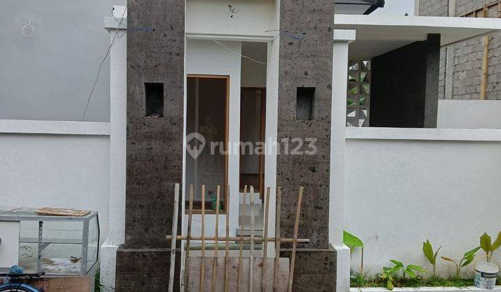 Jual rumah baru di cekomaria Denpasar 1