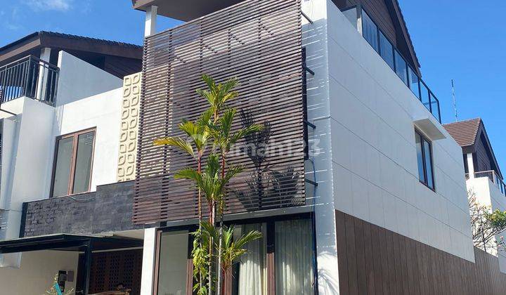 Second floor house for sale in Kuta 1