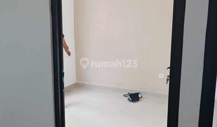 Dijual rumah baru lantai 2 ubung 2