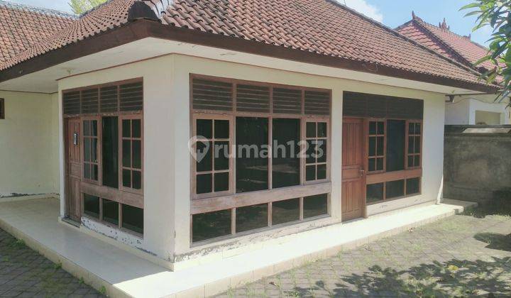 Dijual Rumah Halaman Luas Kesiman 1