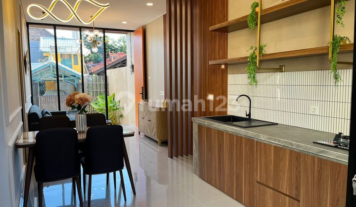 Dijual Rumah Lantai 2 Buana Raya 2