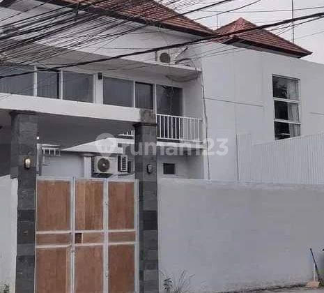 Dijual Villa Modern Di Kerobokan Bali 1