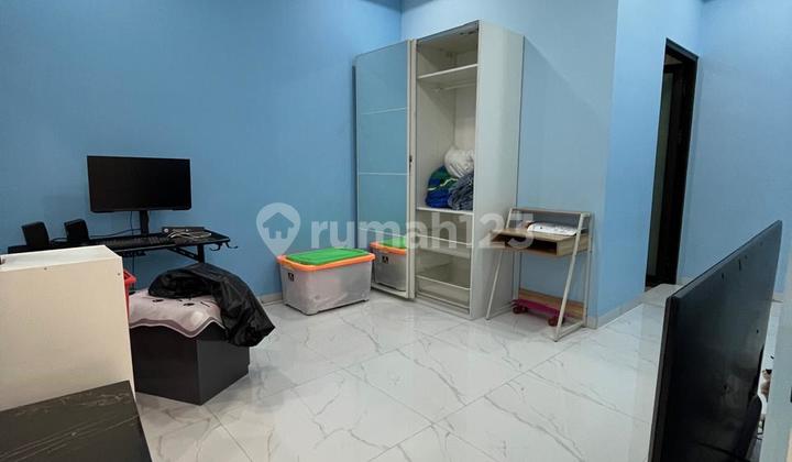 Ready-to-Occupy Pluit House Fully Furnished 2