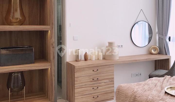 Rumah 3 Lantai Full Furnished di Cluster Semayang Jgc, Jakarta Timur Rumah 3 Lantai Full Furnished di Cluster Semayang Jgc, Jakarta Timur