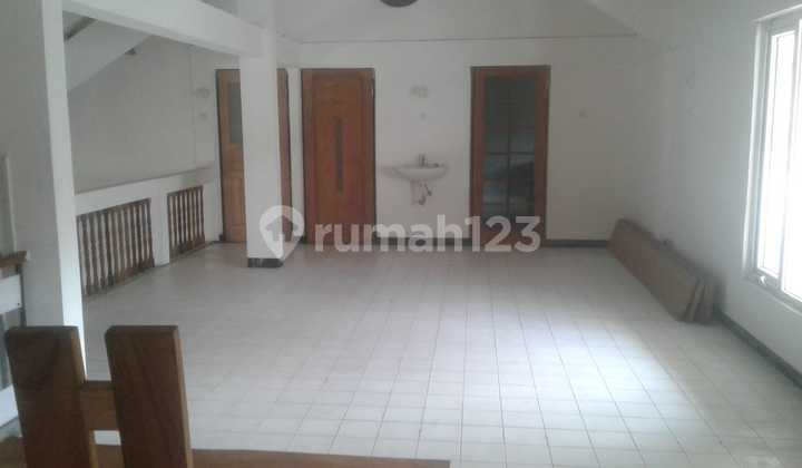 Rumah Hitung Tanah Luas di Bintaro Pesanggrahan, Jakarta Selatan