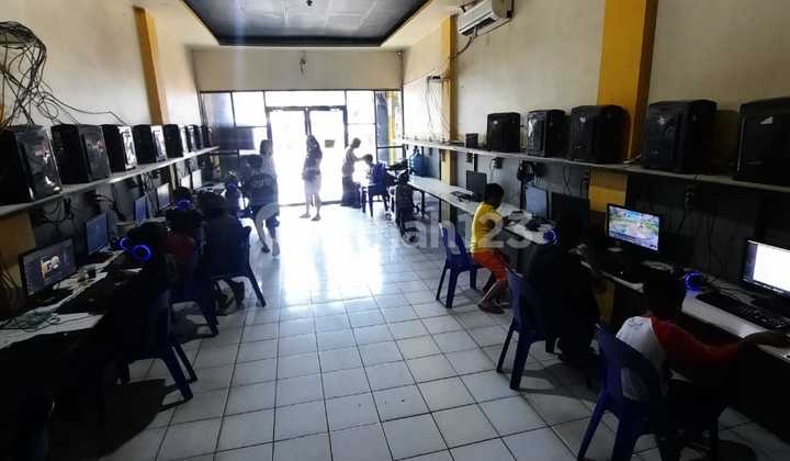 3-Story Shophouse Suitable for Business on Jl. Raya Pemuda Kranji, Bekasi 2