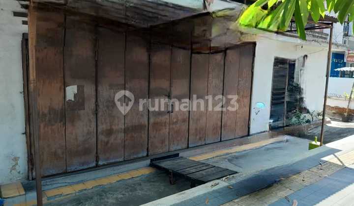 For Sale: Spacious House Suitable for Business in Purwodadi, Grobogan, Central Java 2