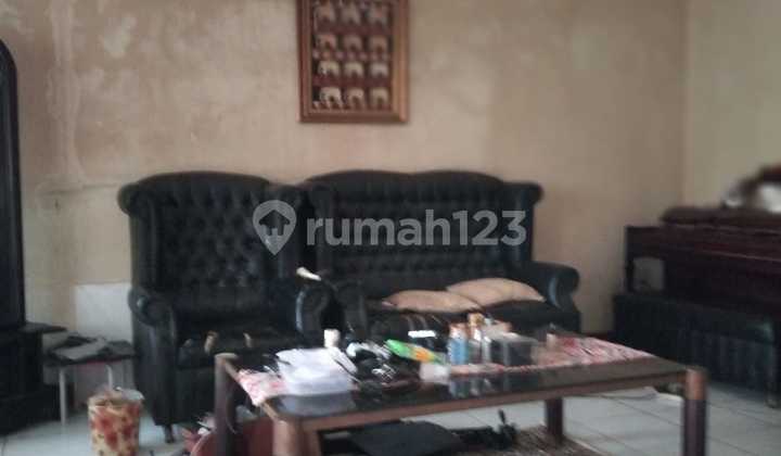 Rumah Hook Suasana Nyaman di Komplek Loka Indah, Jakarta Selatan