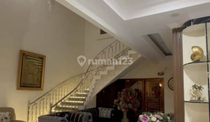 Dijual Rumah 2 Lantai Mewah Nyaman di Titian Indah, Bekasi 2