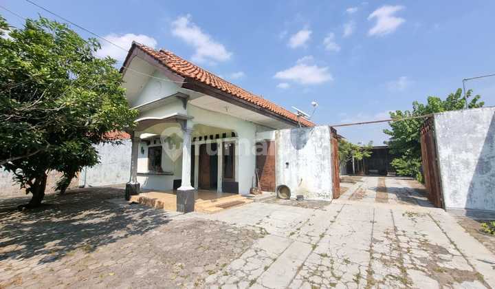 Rumah Di Jl Perintis Klayan 1