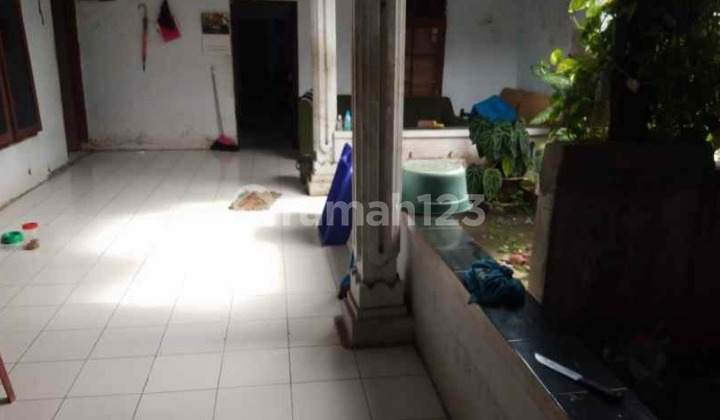rumah pinggir jalan di pusat kota sumber 2