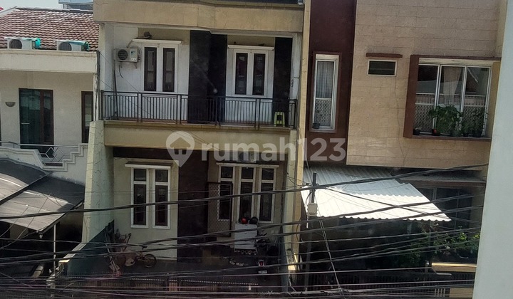 Disewakan Rumah Kelapa Hybrida Sudah Tinggi Dari Jalan. 2