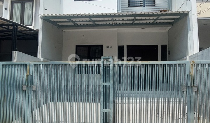 Disewakan Rumah Kelapa Hybrida Sudah Tinggi Dari Jalan.