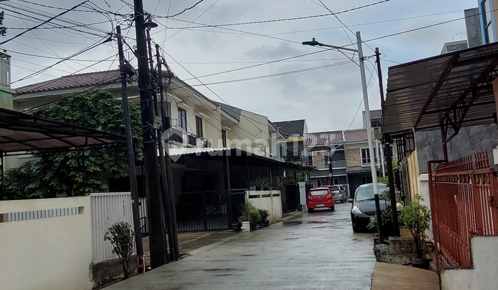 House for Sale in Gading Griya Residences. Close to Kelapa Gading Mall. 2