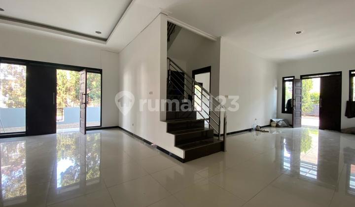 Jual Rumah Singgasana Pradana Minimalis Terawat Siap Huni Jual Rumah Singgasana Pradana Minimalis Terawat Siap Huni