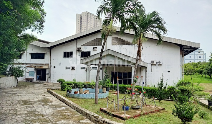 Factory Warehouse on Cibarusah Main Road, Cikarang, Area 5706 M2 Factory Warehouse on Cibarusah Main Road, Cikarang, Area 5706 M2