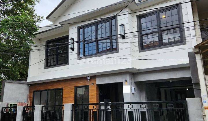 Rumah Mewah 3 Lantai Shm Strategis Pondok Bambu Jaktim 1