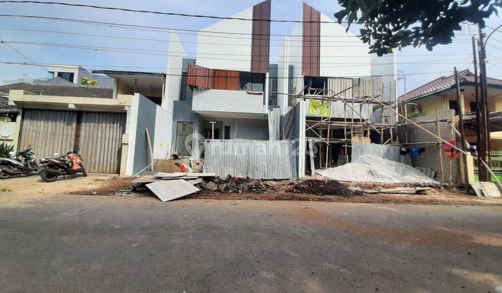 Rumah mewah 2 lantai kontemporer  pondok bambu jakarta timur 2