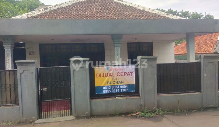 Rumah Lama di Jalan Kampung Jati Sari Rumah Lama di Jalan Kampung Jati Sari