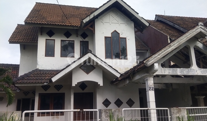 Old House on Main Street Kemang Pratama 2