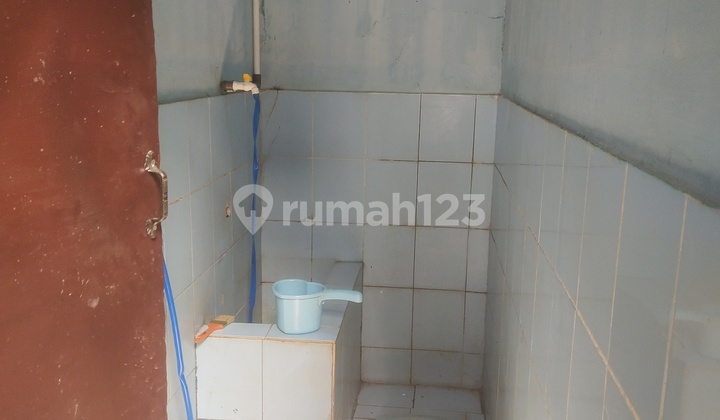 Rumah Lama di Jalan Kampung Jati Sari 2