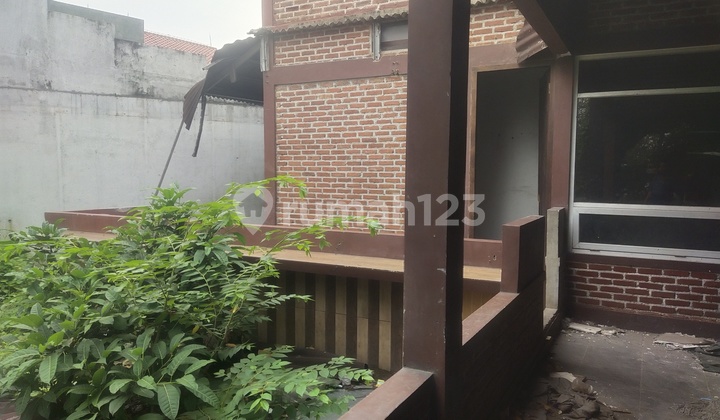 Tanah Dan Bangunan Lama Cocok Buat Ruang Usaha Di Jalan Raya Bitara