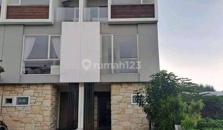 tampak depan dijual rumah forest mansion 3