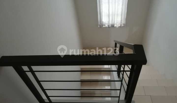 Rumah 2 Lantai, 3 Kamar Tidur 4 M-An Siap Nego, Kota Wisata Cibubur 2