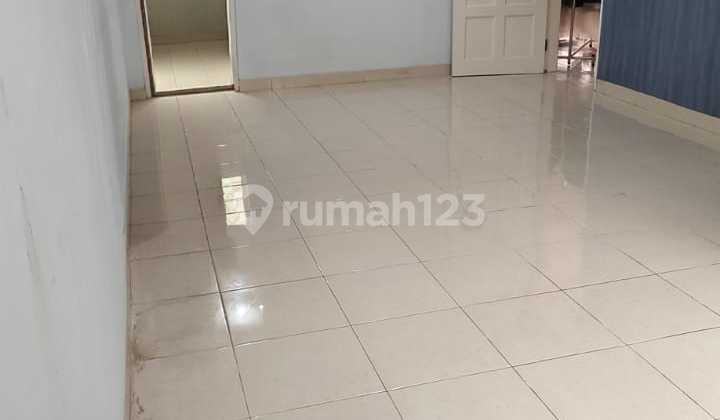 2-Story Residence on Legendary Tourism Boulevard Only 1 M-An!! 2