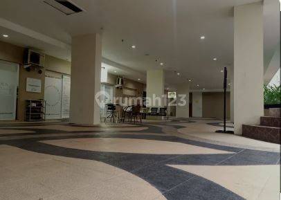 Kios Apartemen Gateway Cicadas Depan Kolam Renang Dewasa