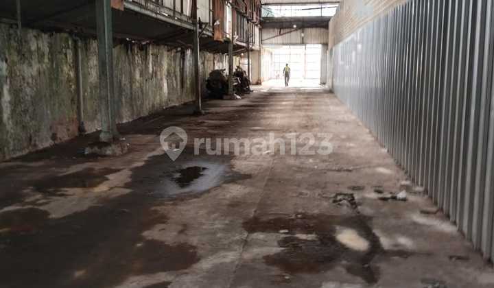 Sudirman area is suitable for sports fields like padel, hidden gem cafes, etc. Sudirman area is suitable for sports fields like padel, hidden gem cafes, etc.