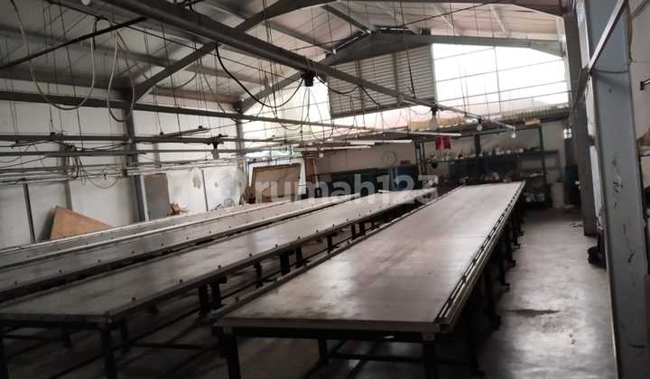 Warehouse in Pasteur, accessible by regular trucks, strategically located near the toll gate behind Trimulya School.