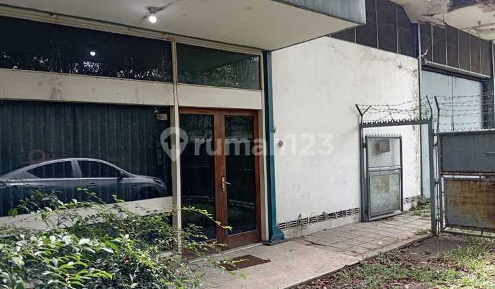 gudang area arjuna cocok untuk parkir travel dll 