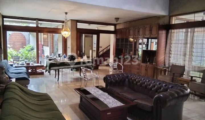 For Sale House on Jalan Sayap Riau, Very Strategic, Central Bandung City 2