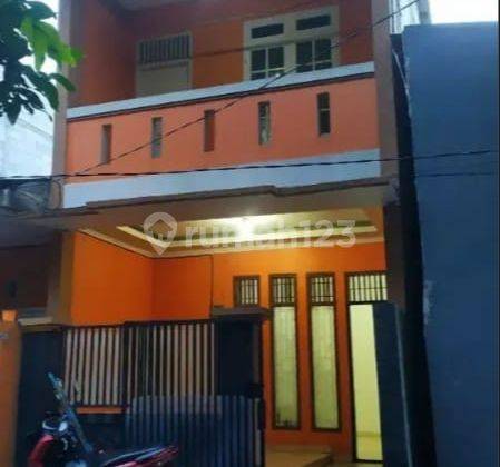 Rumah Cantik 2 Lantai Bebaa Banjir di Bintara 8 1