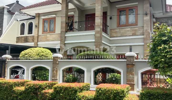Rumah dengan Swimmingpool Kompak Dki Pondok Kelapa