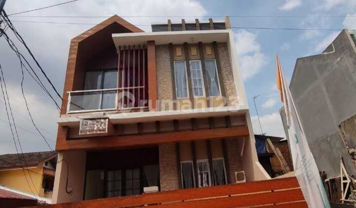 Rumah Nyaman dan Mewah Dekat Pintu Toll Bintara