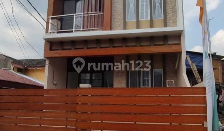 Comfortable and Luxurious House Near Bintara Toll Gate 2