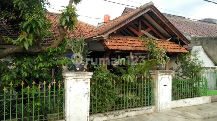 Rumah Second Komplek Bdn Jatiwaringin Pondok Gede 2