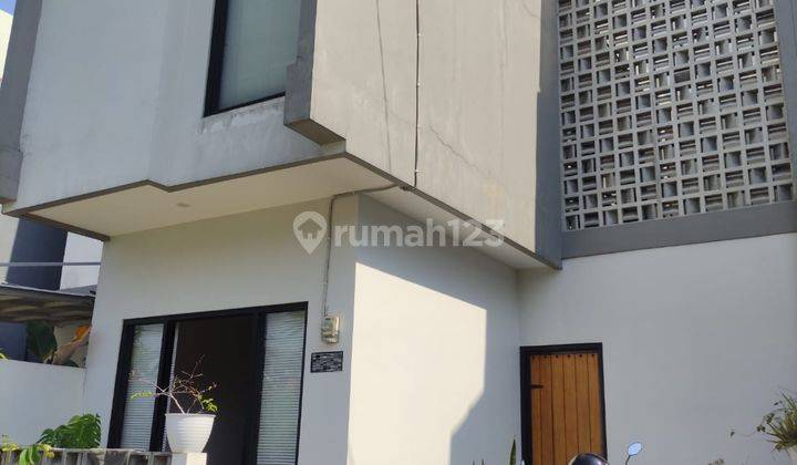 Rumah 2 Lantai Bagus Semi Furnished SHM di Cisaranten, Bandung 2