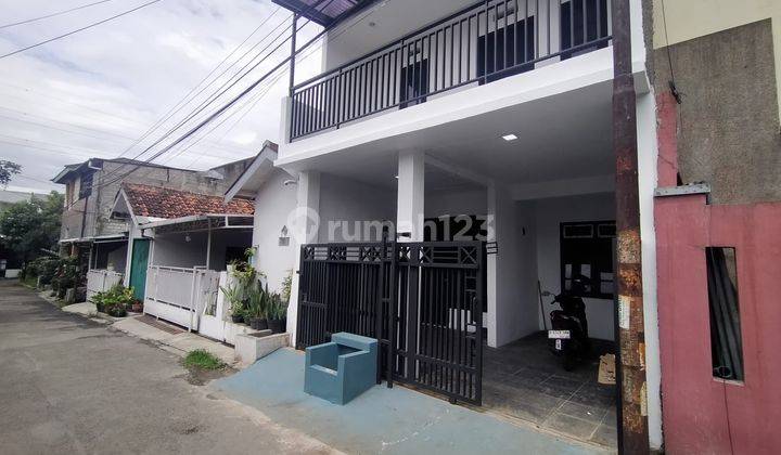 Rumah 2 Lantai Sudah Renovasi Unfurnished SHM di Bukit Permata Cimahi , Bandung Barat 1