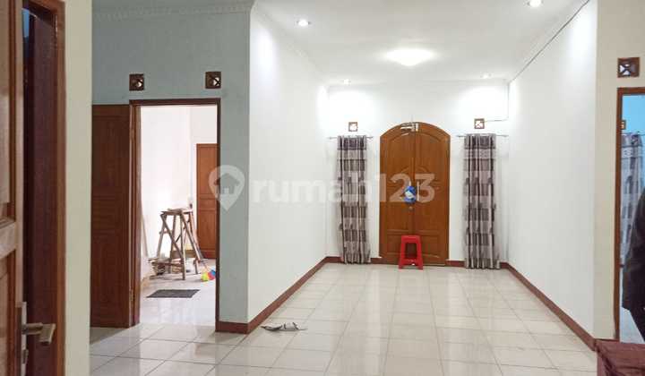 Sturdy house ready to occupy, land area 102/90, price 630 million, near Al Jabar and GBLA Bandung. 2