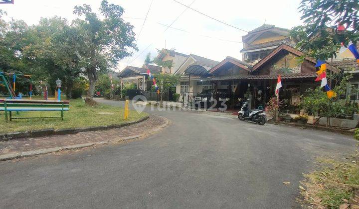 Rumah menghadap Fasum taman bermain di Arcamak Endah Bandung 2