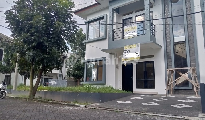 rumah lt191/180 hrg2,4m minimalis lokasi strategis di soekarno hatta